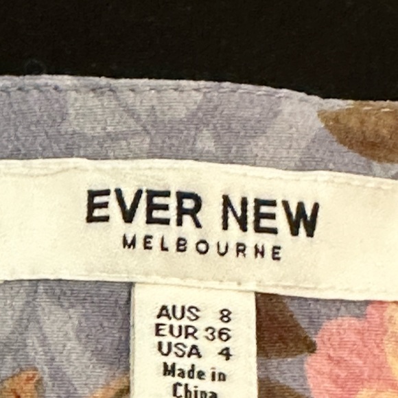 EVER NEW |Flower shorts - Picture 2 of 3